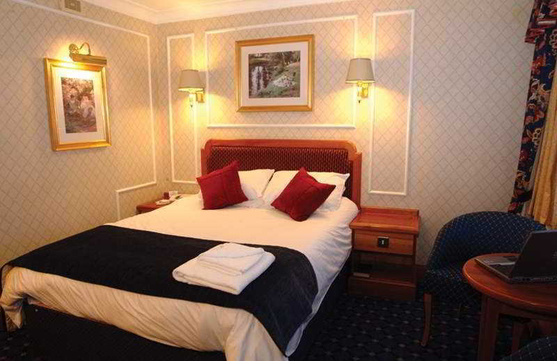 Leonardo Hotel Inverness - Formerly Jurys Inn ภายนอก รูปภาพ